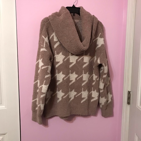 Barefoot Dreams Cozy Chic Houndstooth cowl neck Sweater size Large - Picture 2 of 4